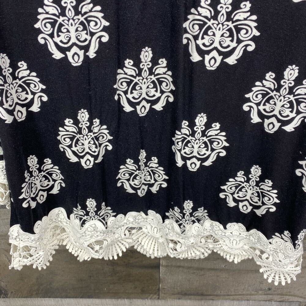 Chico's Women's Medallion Print 3/4 Sleeve Knit Lace Trim Top Sz 0/S/4 Black - Picture 5 of 9
